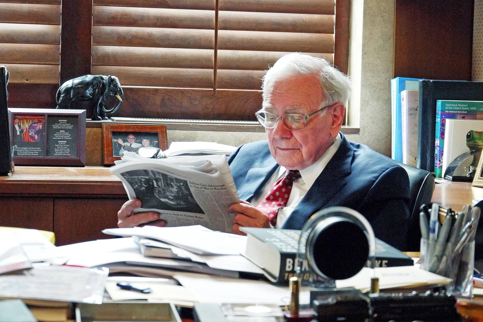 Becoming Warren Buffett review