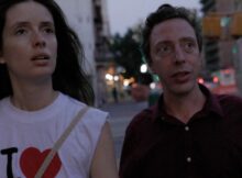 A man and a woman walk in the street in pratfall