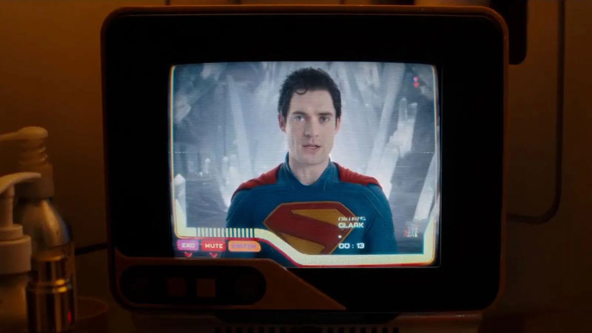 Superman calls Kara in a scene from 'Supergirl'.